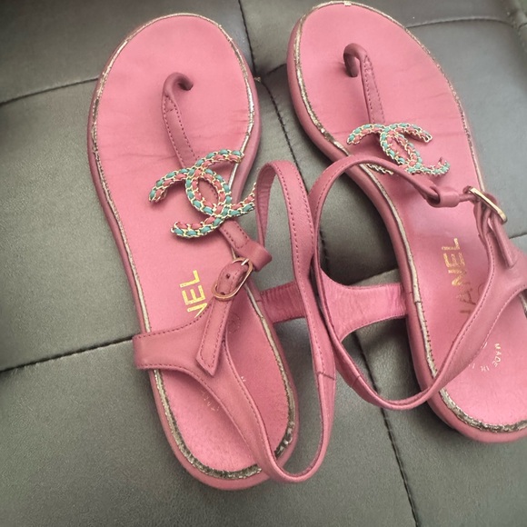 Chanel Pink Sandals with Elegant Design - Picture 1 of 2